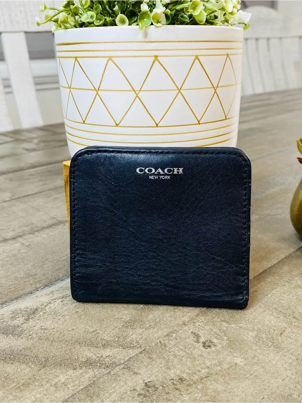 Coach Women's Black Leather Snap Compact Billfold Wallet